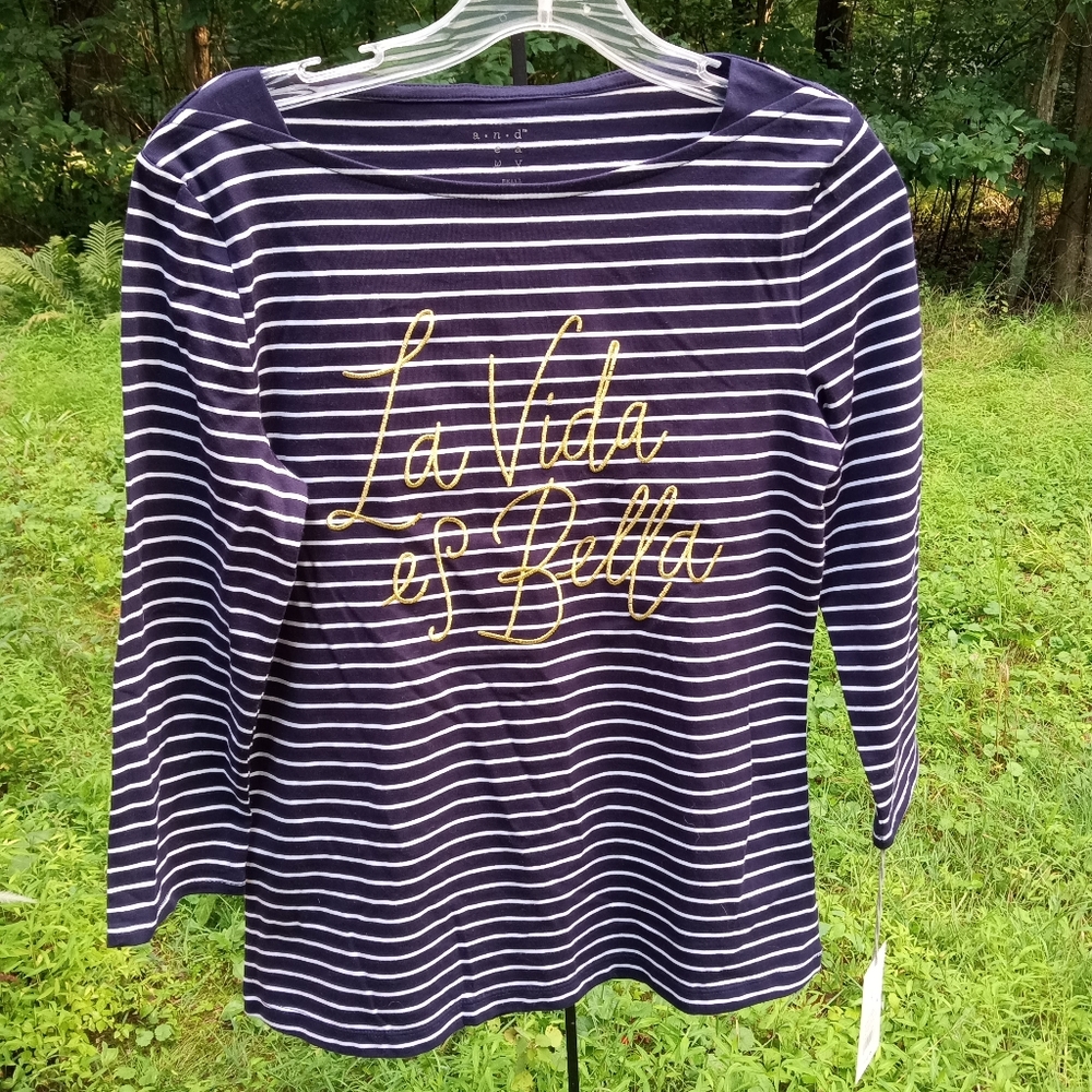 NWT La Vida es Bella Shirt